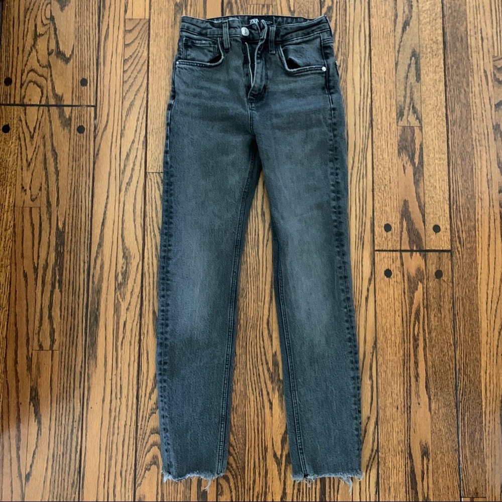 Zara 〰️ Slim Fit Hi-Rise Jeans
